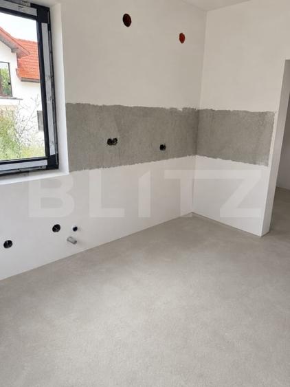 Casă individuală cu 6 camere cu Canalizare în Est
