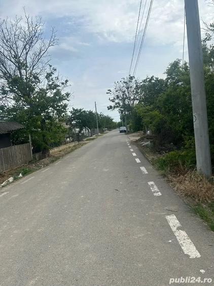 Teren de 1200 mp, în Vărăști