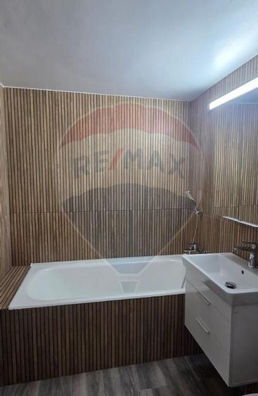 Apartament cu 3 camere decomandat în Gorjului