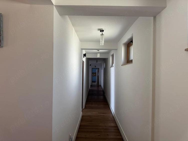 Casă cu 6 camere cu Teren 1696 Mp în Exterior Vest