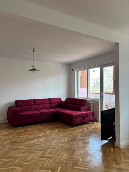 Apartament cu 4 camere decomandat, mobilat în Girocului