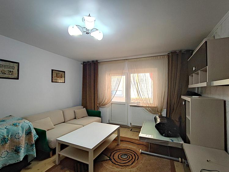 Apartament cu 3 camere decomandat în Inel II