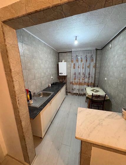 Apartament cu 2 camere semidecomandat în Craiovei