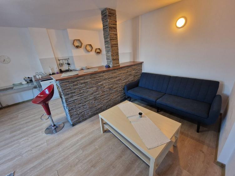 Apartament cu 3 camere decomandat în Central