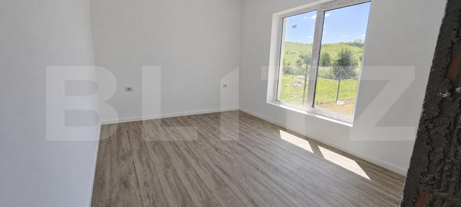 Casă individuală cu 4 camere cu Canalizare în Vest