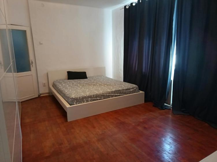 Apartament cu 3 camere semidecomandat, mobilat în Armeneasca