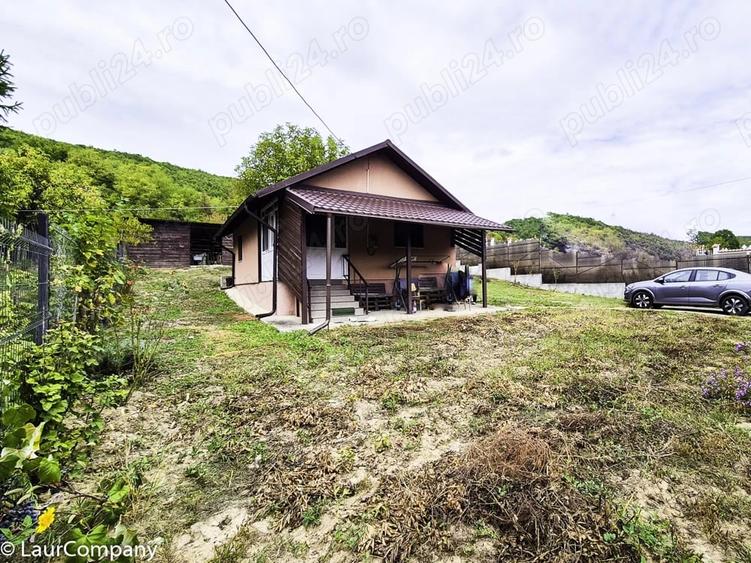 Casă cu 2 camere cu Teren 2647 Mp în Valea Mare