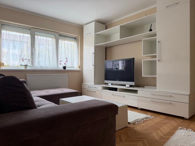 Apartament cu 3 camere semidecomandat în Olimpia-Stadion