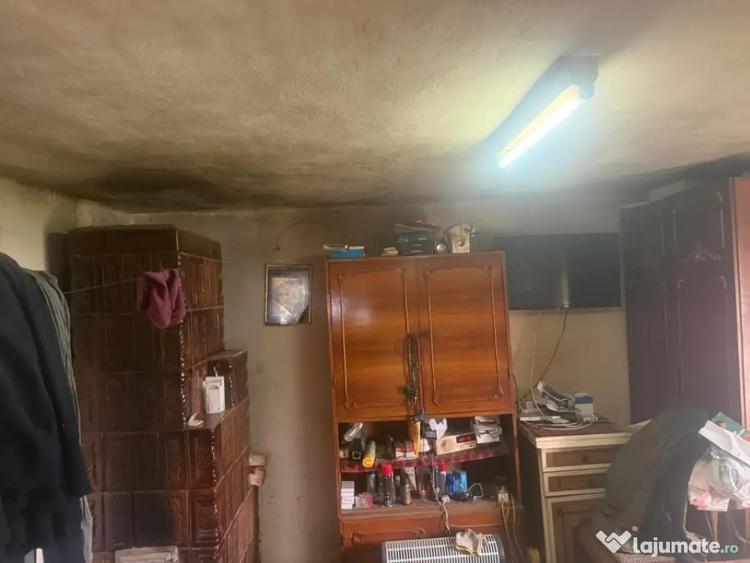 Casă cu 2 camere cu Teren 1000 Mp în Central