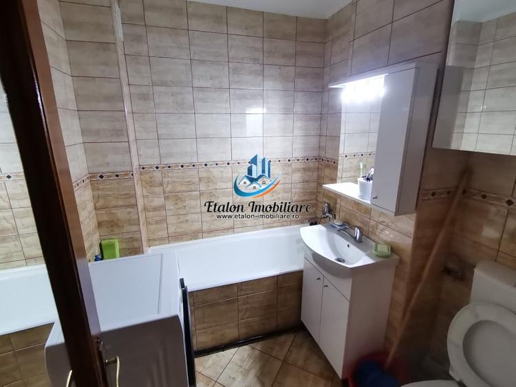 Apartament cu 3 camere decomandat în 1 Mai