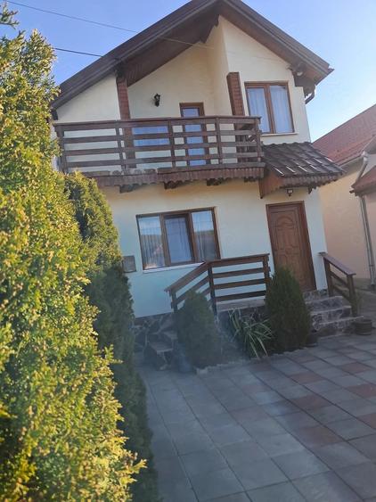 Casă cu Teren 4470 Mp în Vâlcele