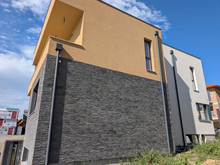 Casă individuală cu 4 camere cu Canalizare în Dâmbul Rotund