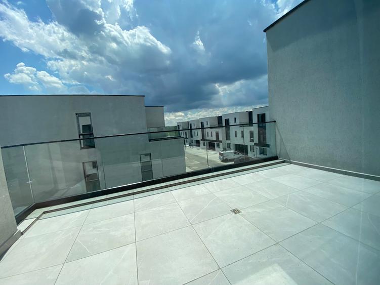 Duplex cu 4 camere cu Teren 100 Mp în Pipera