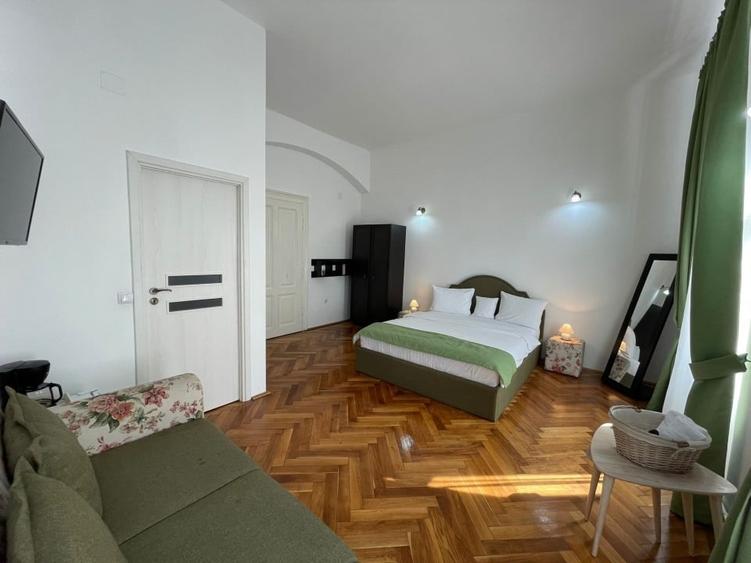 Apartament cu 3 camere decomandat, mobilat în Ultracentral