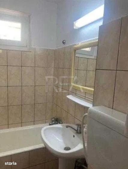 Apartament cu 3 camere decomandat în Drumul Taberei