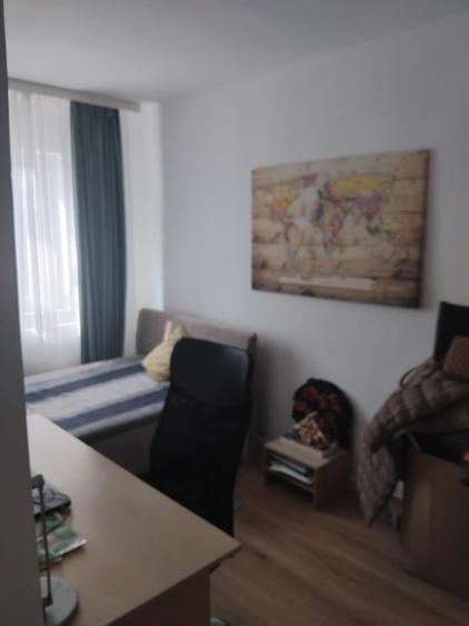 Apartament cu 3 camere semidecomandat în Dacia
