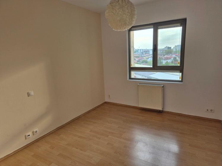 Apartament cu 3 camere semidecomandat în Doamna Ghica