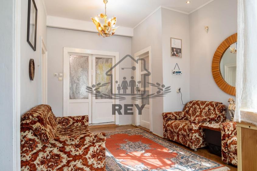 Casă individuală cu 8 camere cu Canalizare în Terezian