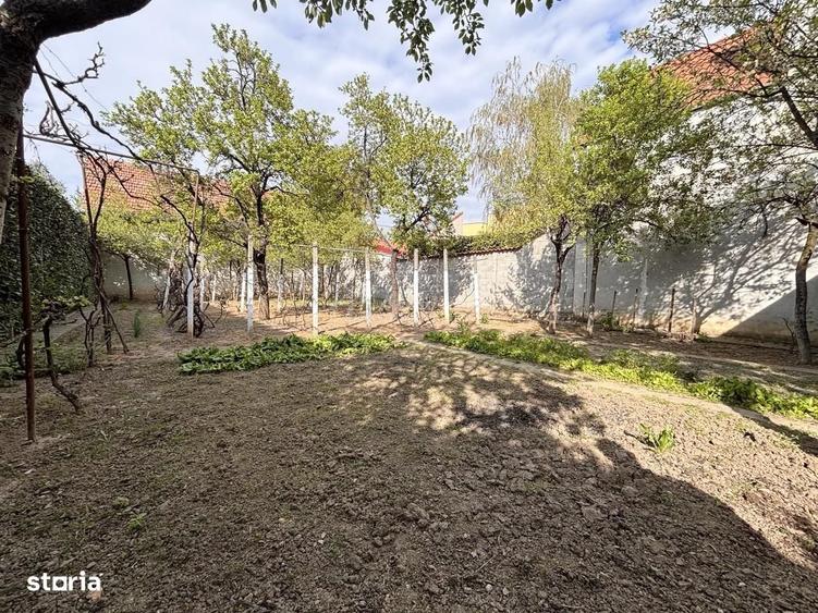 Casă cu 3 camere cu Teren 500 Mp în Central
