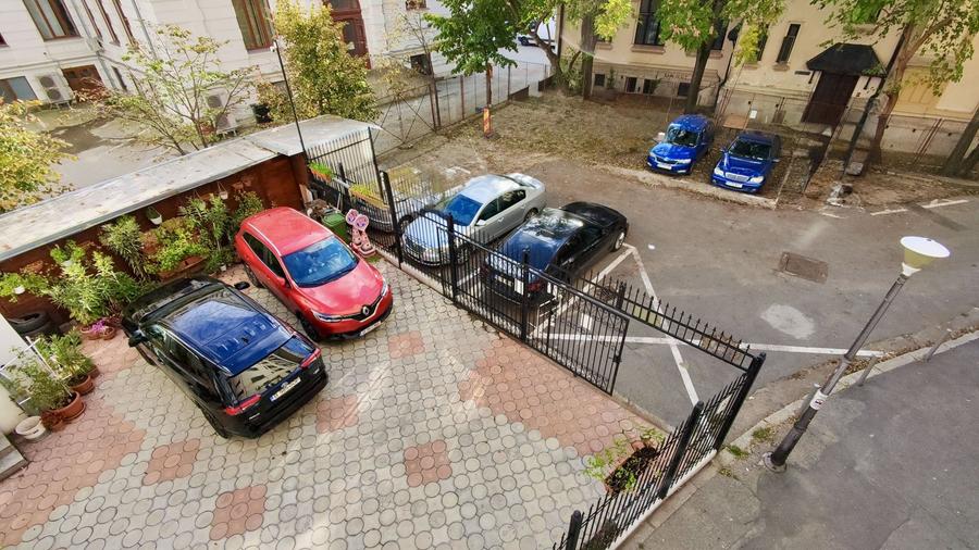 Casă individuală cu 16 camere cu Canalizare în P-ța Unirii
