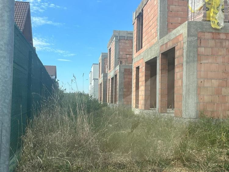 Casă individuală cu 4 camere cu Canalizare în Ștrand