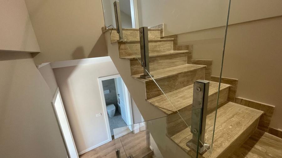 Duplex cu 6 camere cu Canalizare în Mehala