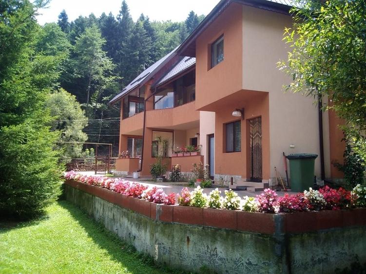 Casă cu 5 camere cu Teren 535 Mp în Nord-Est