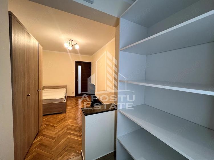 Apartament cu 4 camere decomandat în Olimpia-Stadion