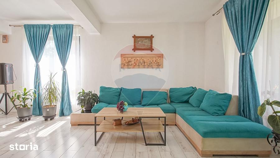 Casă cu 4 camere cu Teren 605 Mp în Florilor