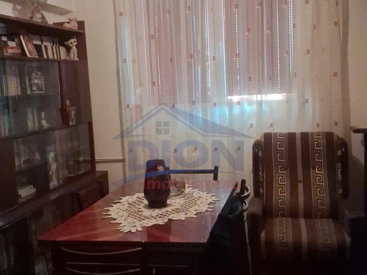 Apartament cu 3 camere decomandat în Drumul Taberei