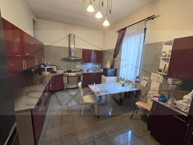 Casă cu 5 camere cu Teren 300 Mp în Bucureștii Noi