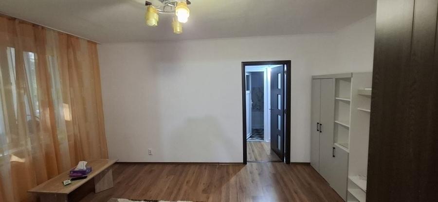 Apartament cu 2 camere semidecomandat în Craiovei