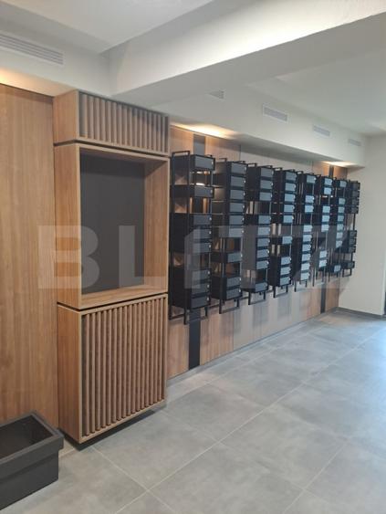 Apartament cu 3 camere decomandat în Tractorul — fotografia 1