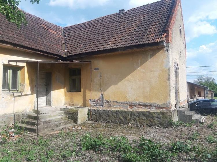 Casă cu 3 camere în Tauț