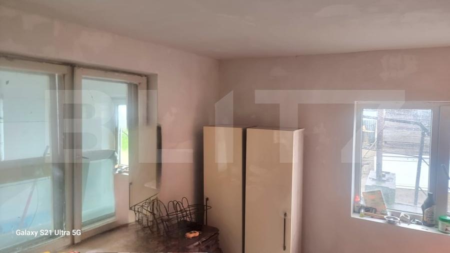 Casă individuală cu 6 camere cu Teren 696 Mp în Brazi