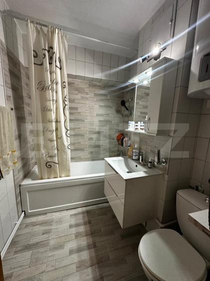 Apartament cu 4 camere decomandat, mobilat în Calea București