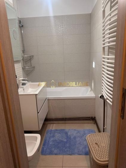 Apartament cu 4 camere semidecomandat, mobilat în Titan