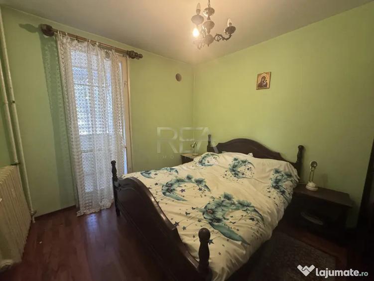 Apartament cu 4 camere decomandat în Titan