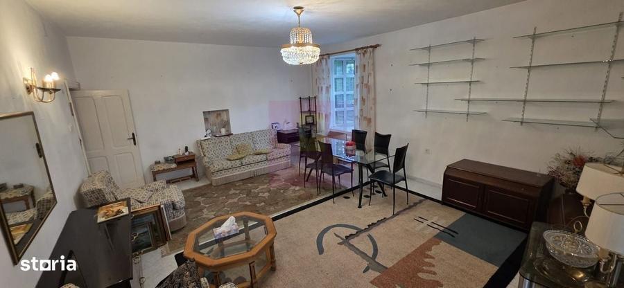Casă cu 4 camere în Central