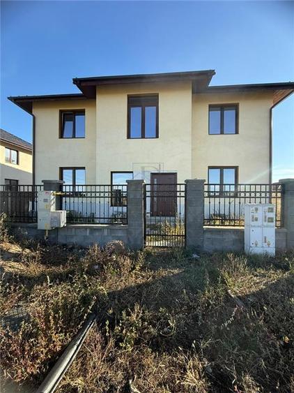 Duplex cu 5 camere cu Canalizare în Moșnița Nouă