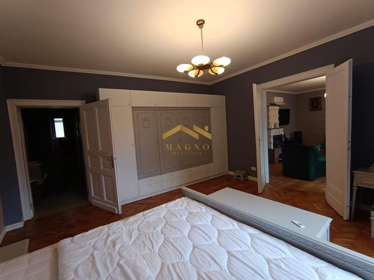 Apartament cu 3 camere decomandat, mobilat în Intim