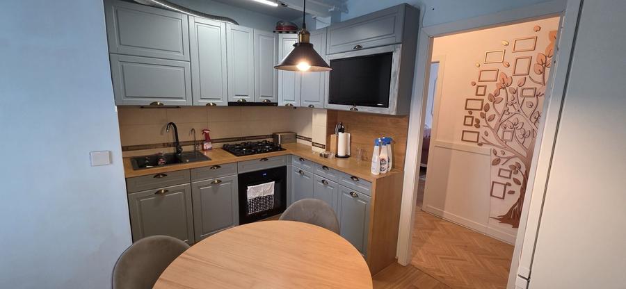 Apartament cu 3 camere decomandat în Tudor