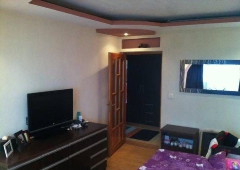Apartament cu 3 camere decomandat în Sârbi