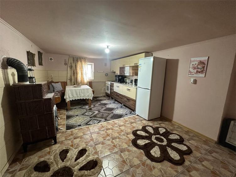 Casă cu 5 camere cu Teren 1500 Mp în Doclin