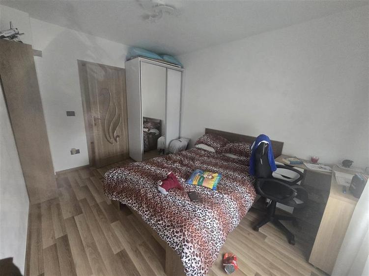 Casă individuală cu 5 camere cu Teren 2000 Mp în Recea