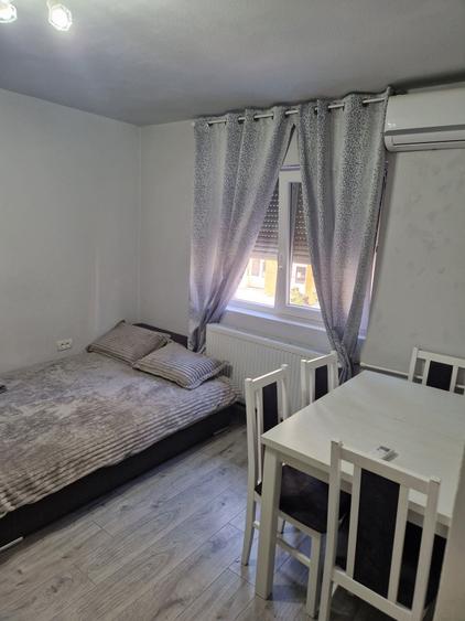 Garsonieră decomandată în Confecții