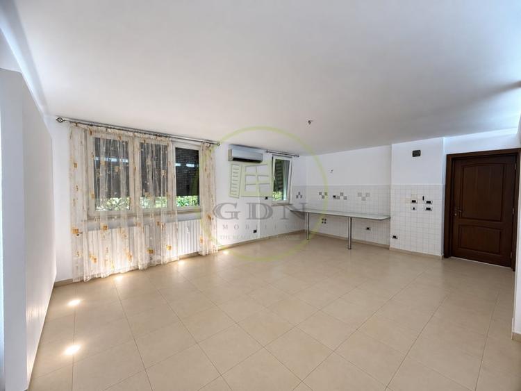 Apartament cu 2 camere decomandat în Calea București