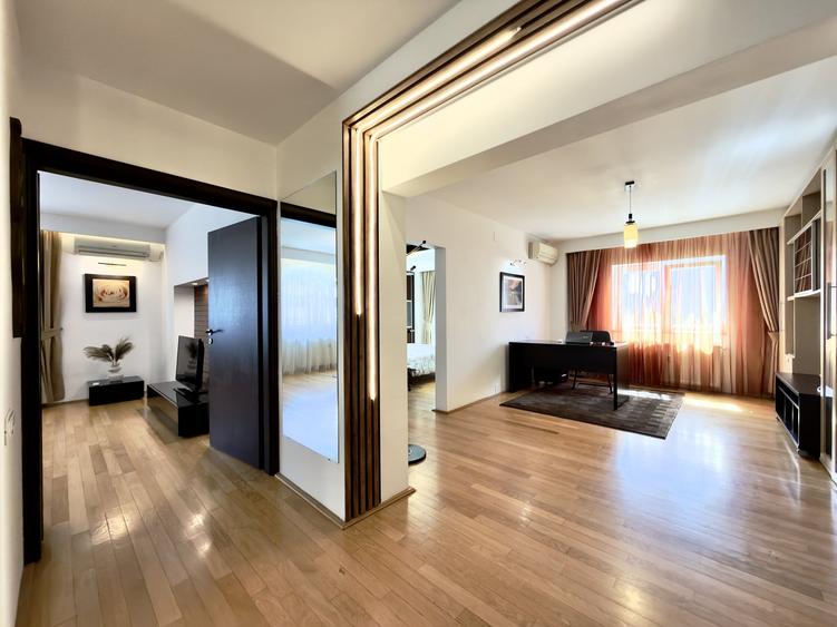 Apartament cu 4 camere decomandat, mobilat în Decebal
