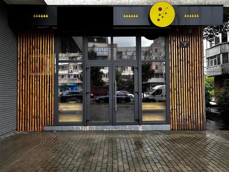 Spatiu comercial vitrat, 52mp, sos. Pacurari, zona postei - 2