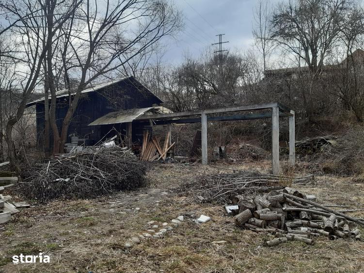 Casă cu 2 camere cu Teren 713 Mp în Petros